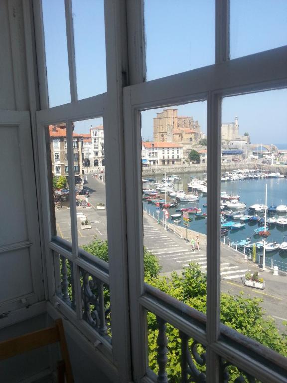 كاسترو أورديالس Pension "La Marina" المظهر الخارجي الصورة